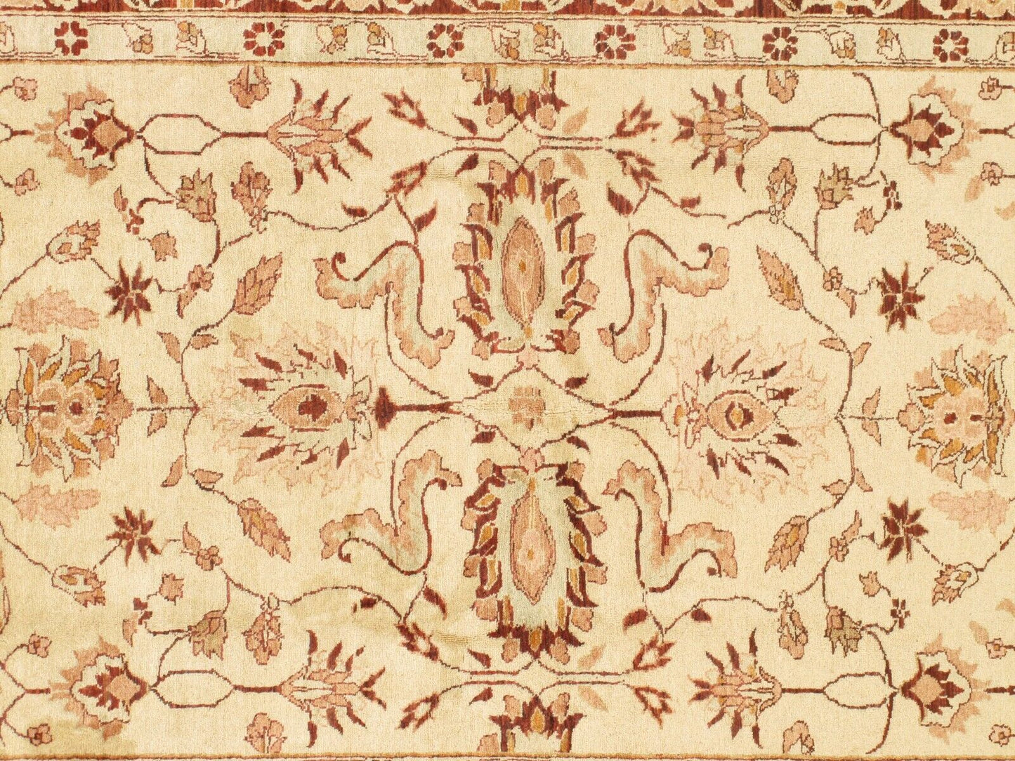 Traditional Hand-Knotted Peshawar Wool Area Rug | 6'8" x 8'2" | Vintage | Floral