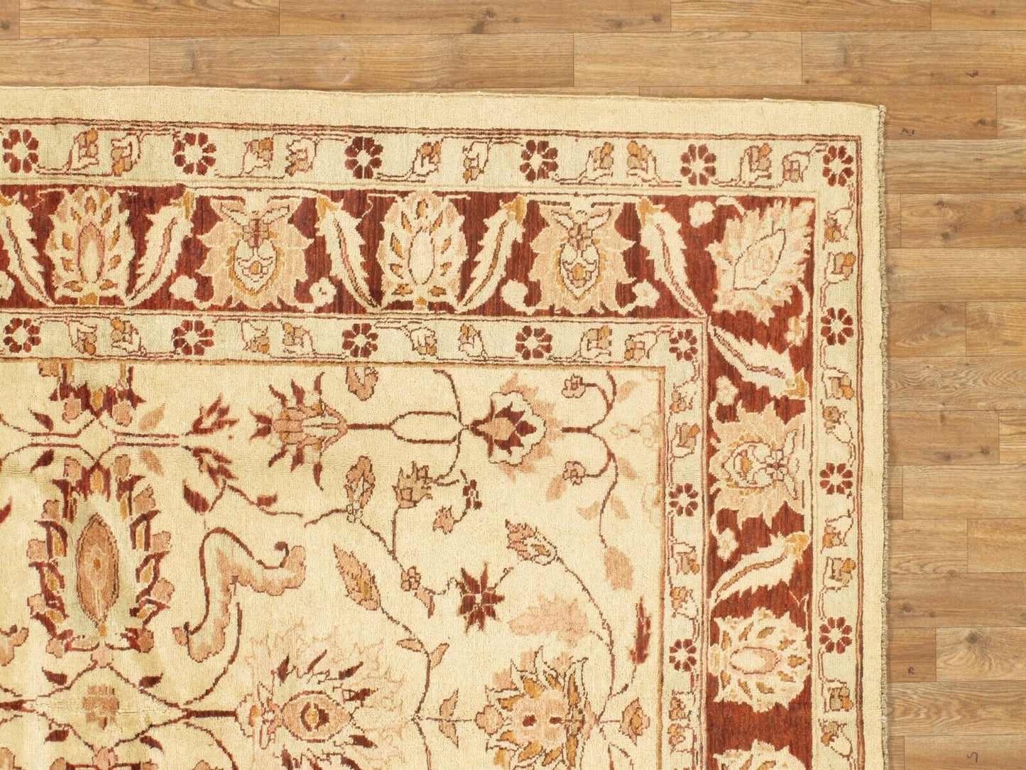 Traditional Hand-Knotted Peshawar Wool Area Rug | 6'8" x 8'2" | Vintage | Floral