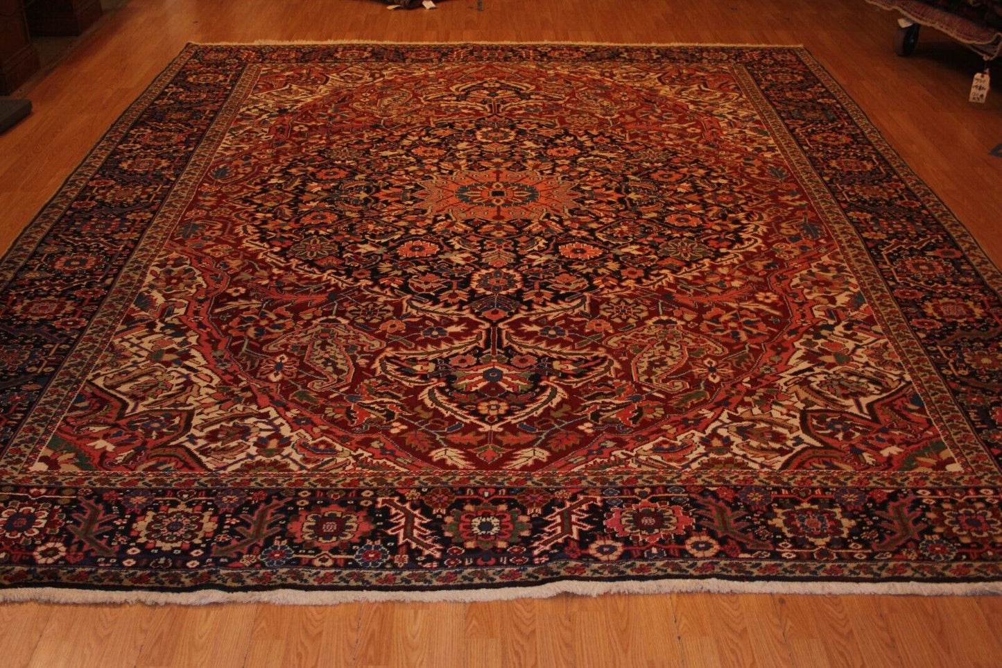 Antique PersianHeriz | 9'10" x12'1" Hand-Knotted Wool Area Rug | Great Condition